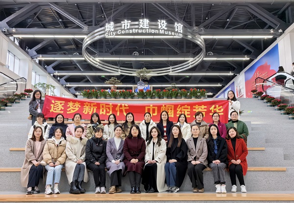 地产集团工会组织开展“三八”妇女节活动